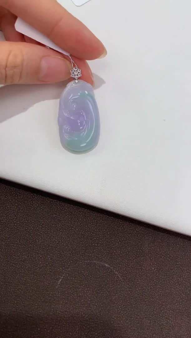 翡翠18K金镶嵌颈饰天然缅甸a货翡翠