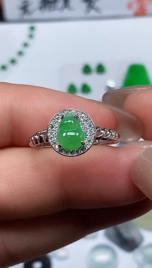 翡翠戒指银S925镶嵌翡翠戒指