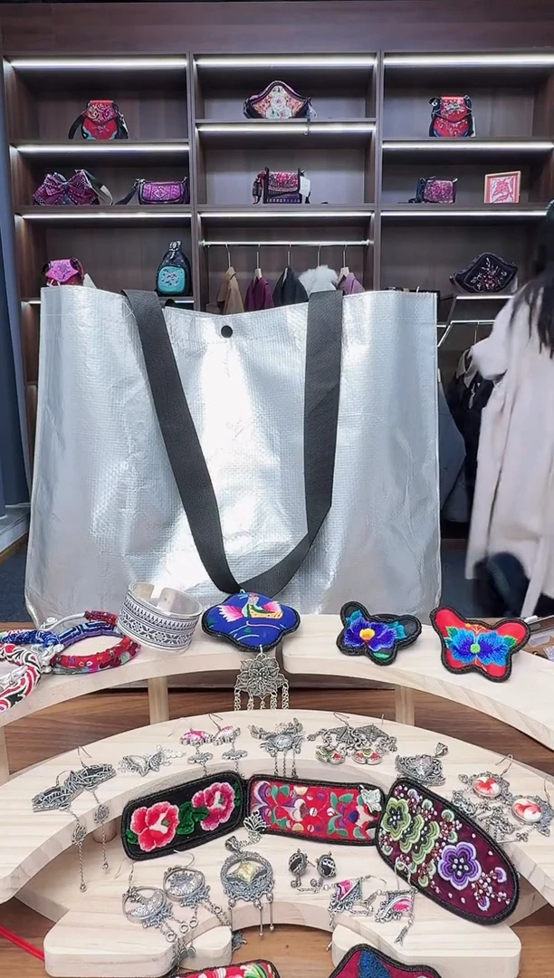 织绣A102蒙阿苏苗绣传承店