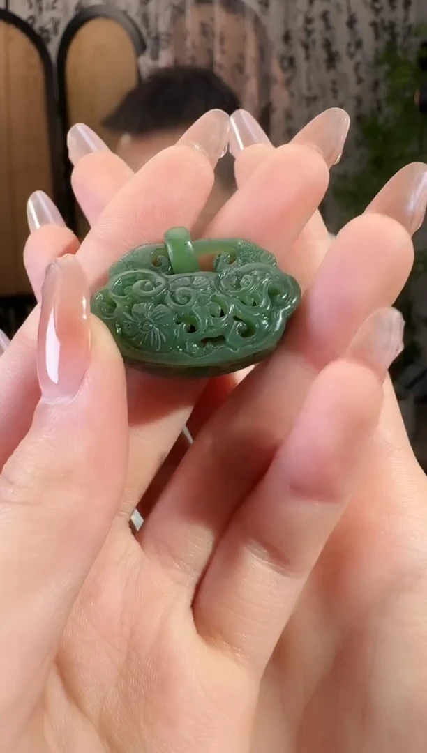 和田玉未镶嵌颈饰碧玉锁