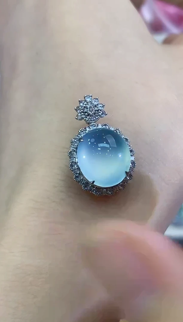 吊坠(不含链)18K金镶嵌翡翠B135