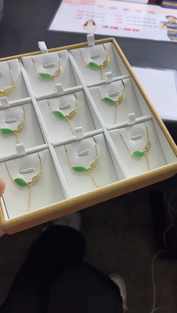 【闪购商品】翡翠吊坠(赠链)银S925镶嵌Z208多样性发一件【小精致款】