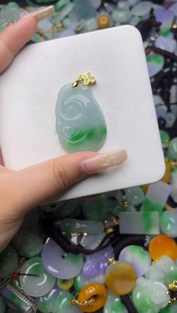 翡翠未镶嵌颈饰天然缅甸翡翠吊坠