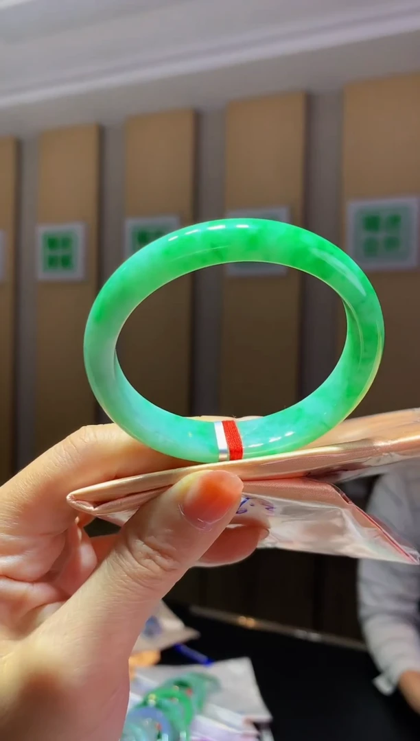 未镶嵌手镯（贵妃镯）翡翠-K760 圈口54.4