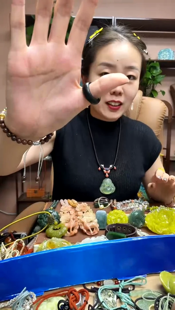 未镶嵌岫玉吊坠多样性发货发其中之一