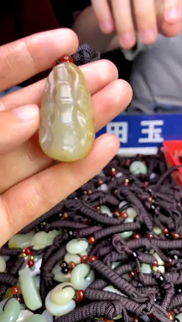 未镶嵌和田玉挂件1
