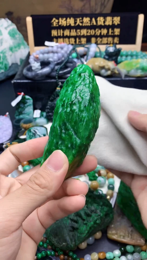 颈饰未镶嵌翡翠何*缅甸翡翠