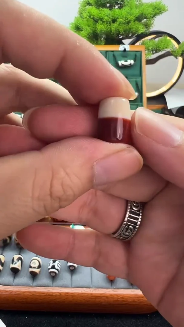 玛瑙/玉髓（覆膜）颈饰未镶嵌4.（微瑕）