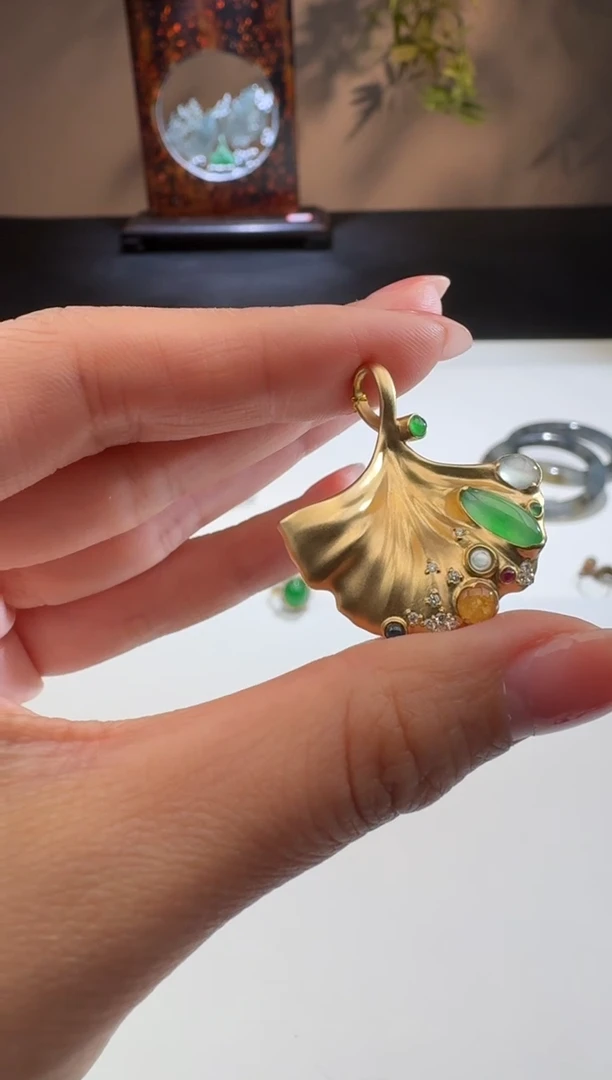 【闪购商品】翡翠颈饰18K金镶嵌舒雅