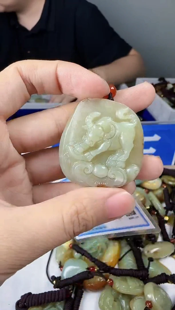 和田玉未镶嵌颈饰1