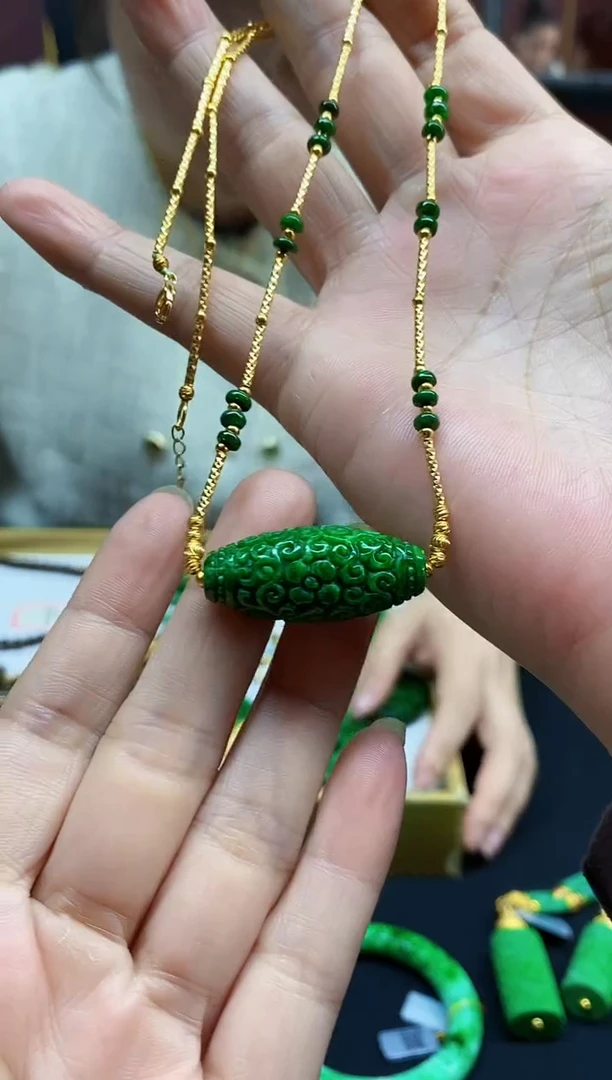 颈饰未镶嵌翡翠吊坠