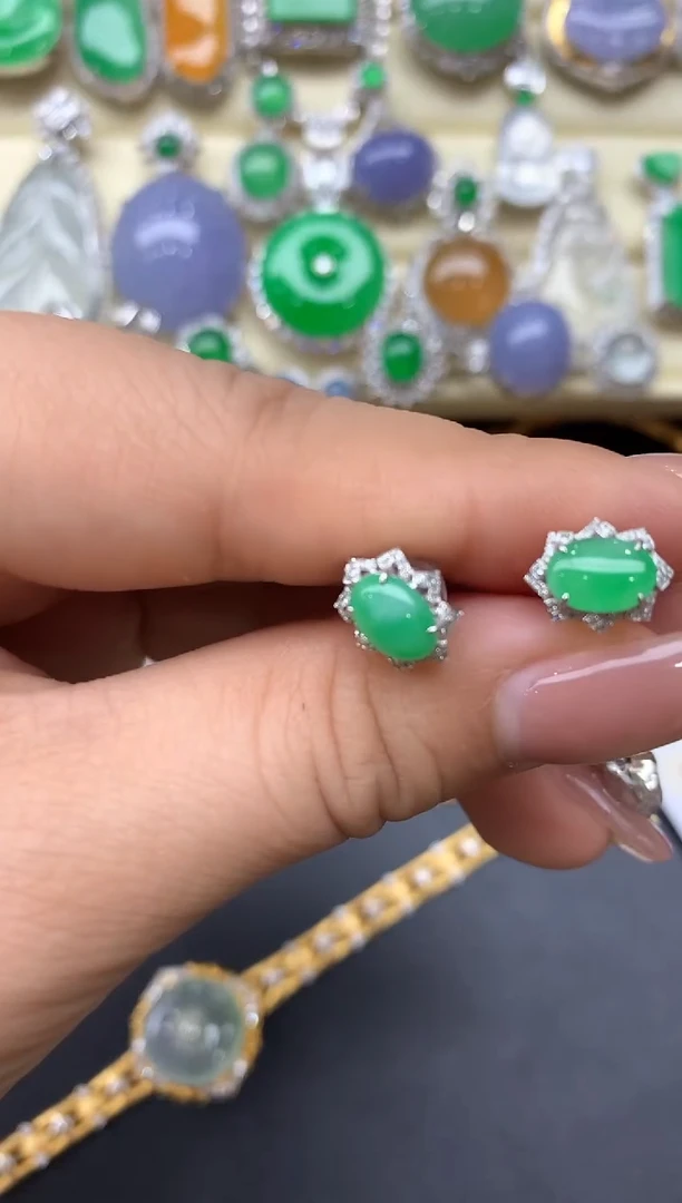 颈饰18K金镶嵌翡翠255-中国好珍宝