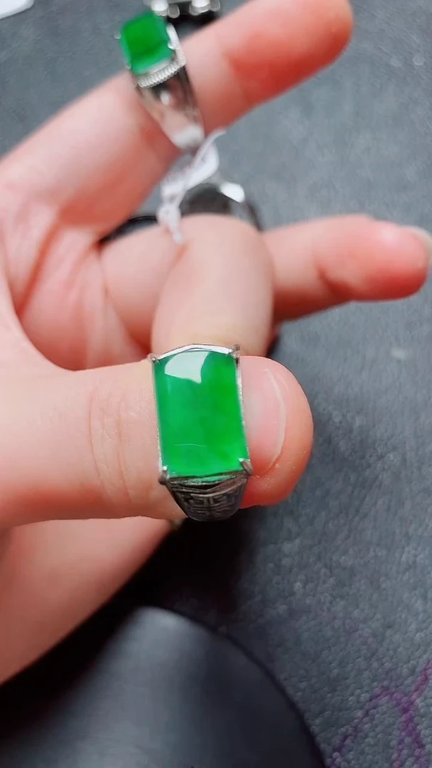 翡翠戒指银S925镶嵌1111