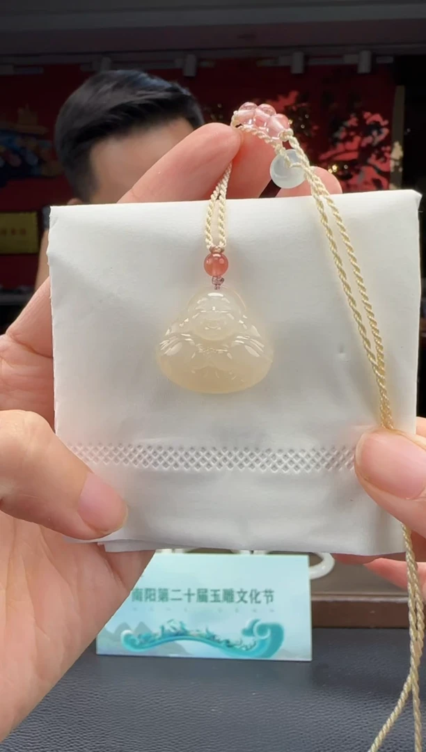 颈饰未镶嵌和田玉藕粉抱抱佛