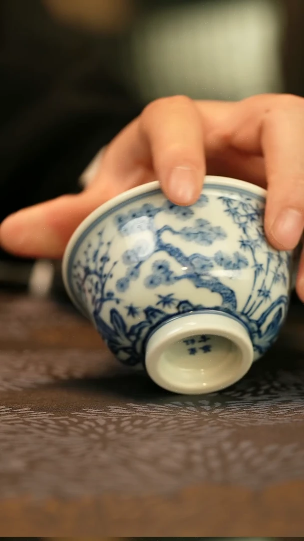 中式仿明青花松竹梅压手