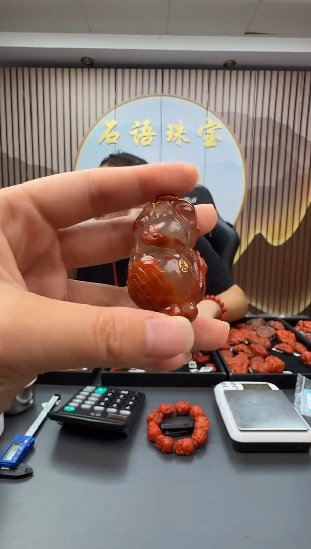 未镶嵌雕刻南红玛瑙124ZB0912产品一个