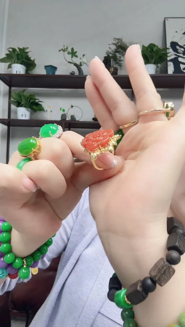 14K金镶嵌戒指翡翠红翡花开富贵戒指