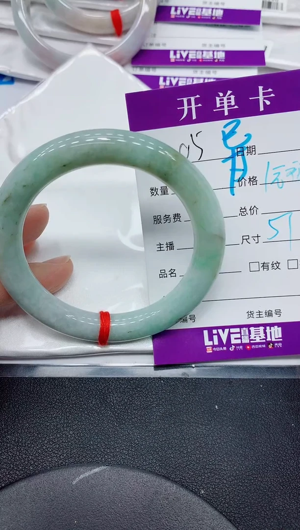 翡翠手镯未镶嵌异05缅甸翡翠手镯