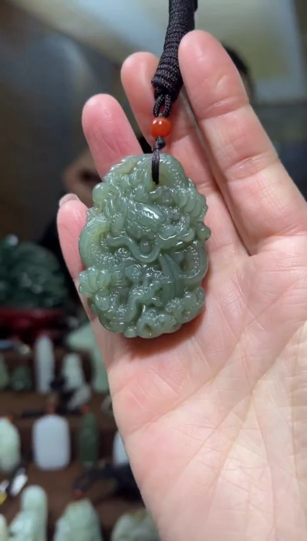 颈饰未镶嵌和田玉.