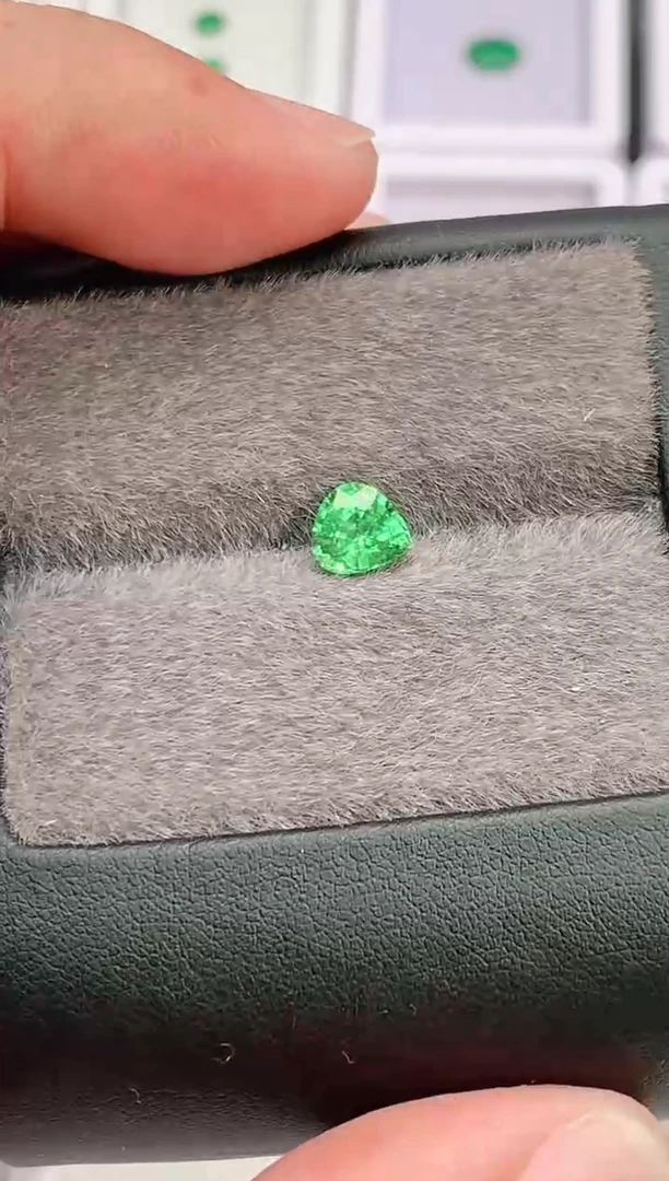 未镶嵌裸石石榴石（沙弗莱）1.29-3096天然石榴石