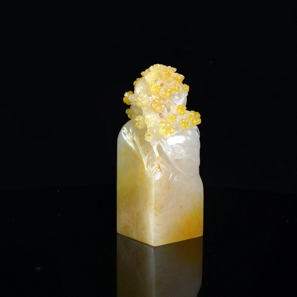 Lot.15.黄巢冻梅花印章177.2克3.2x3.2x8.8cm，2DB