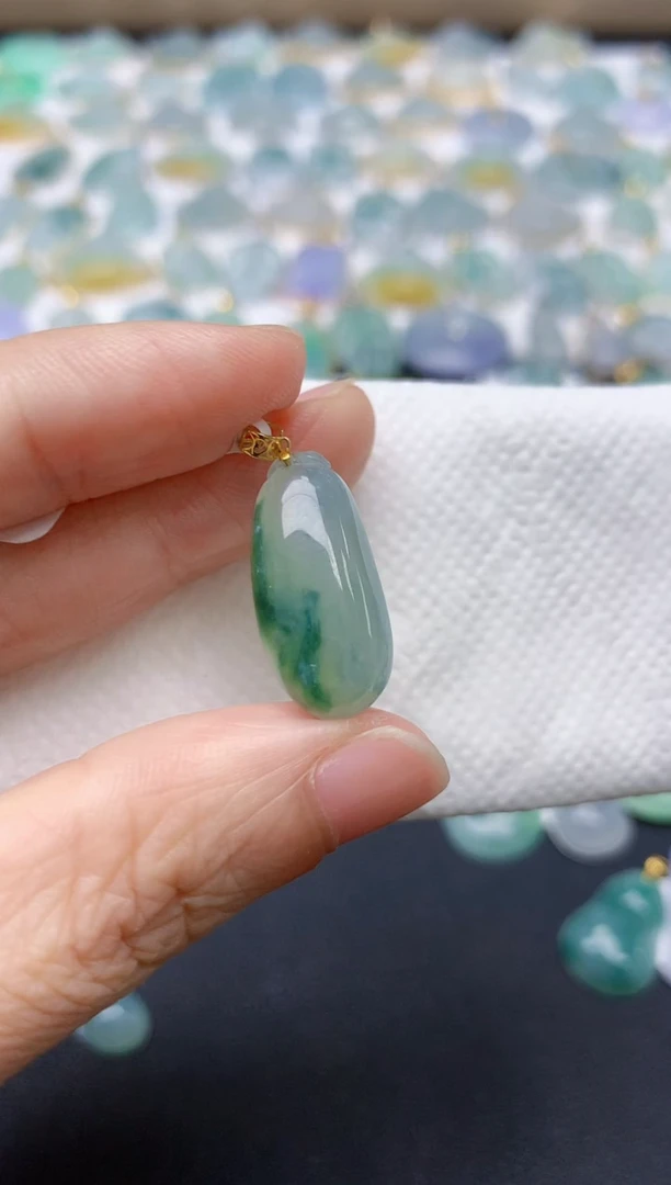 翡翠18K金镶嵌颈饰天然缅甸A货翡翠