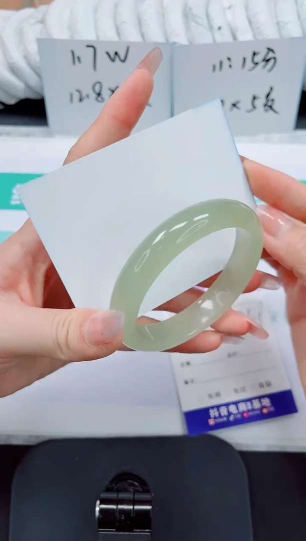 石英质玉手镯未镶嵌186/58.2