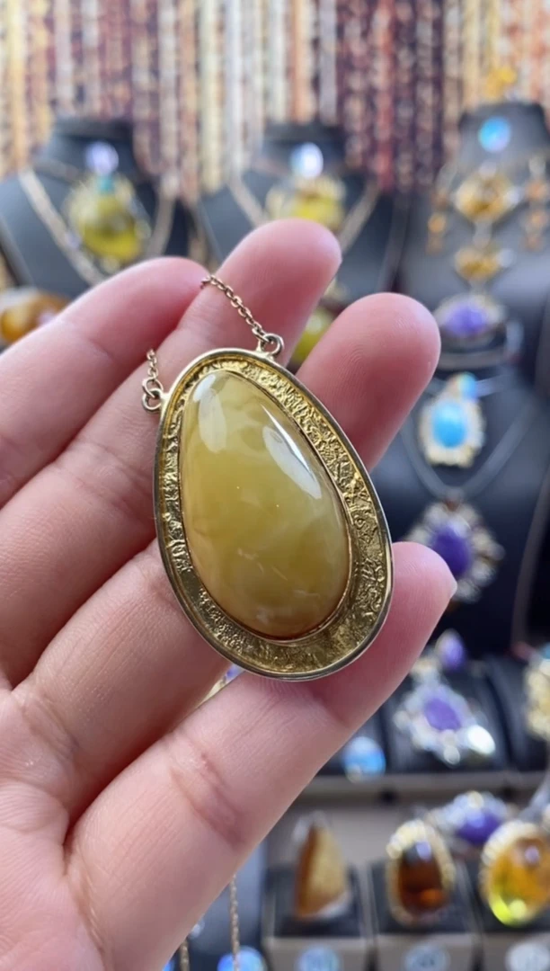 银S925镶嵌颈饰琥珀蜜蜡吊坠