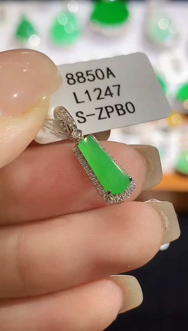 翡翠18K金镶嵌吊坠(不含链)L1247多样性发其一