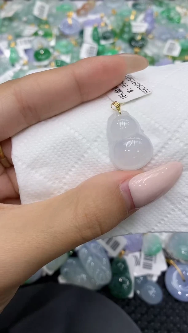 颈饰18K金镶嵌翡翠111111111111