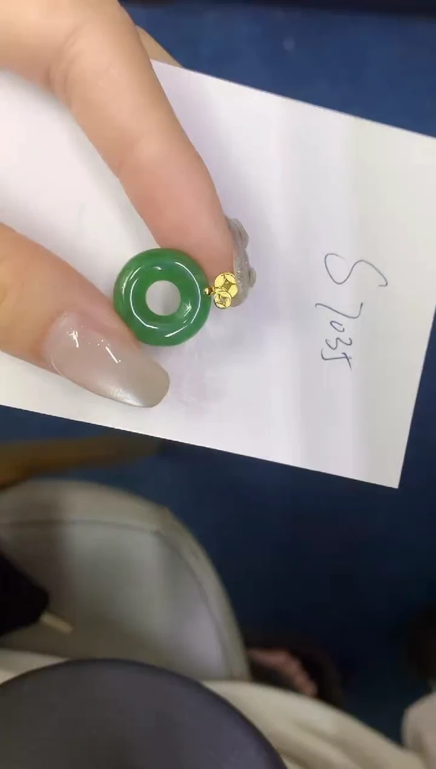 翡翠未镶嵌颈饰缅甸天然翡翠A货