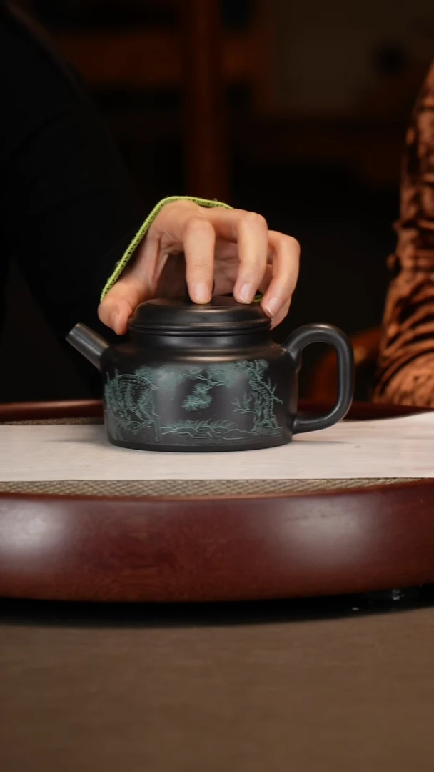 【闪购商品】紫砂茶壶黑铁砂德钟+邵德华画+张云画+杯