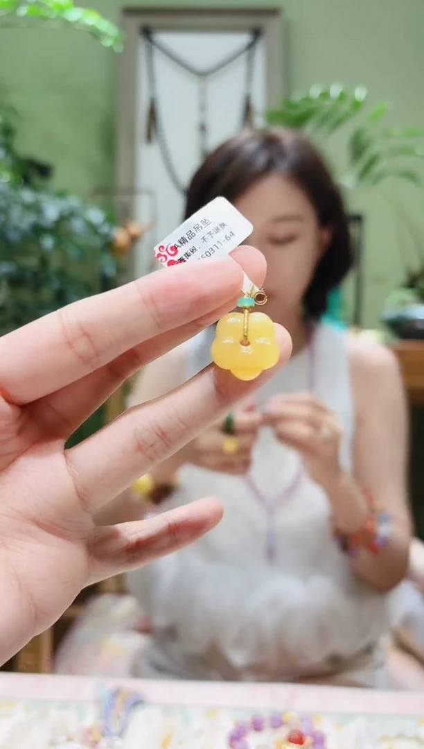 18K金镶嵌蜜蜡裸石蜜蜡花挂件A0311-64多样性发货