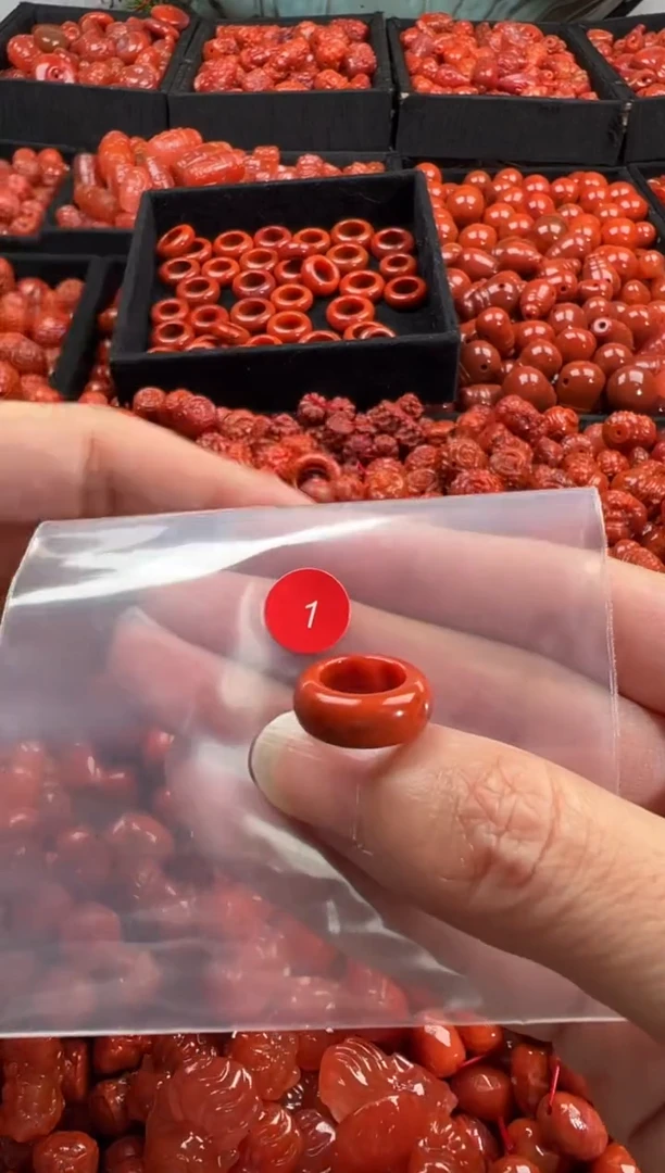 颈饰未镶嵌南红玛瑙1