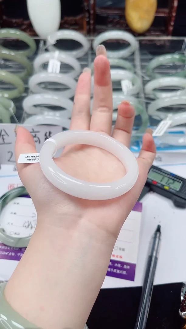 未镶嵌手镯石英质玉242-55/56