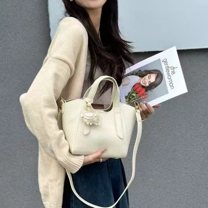 轻奢女士托特包小众纯色牛皮韩版秋冬网红小包包斜挎时尚休闲百搭