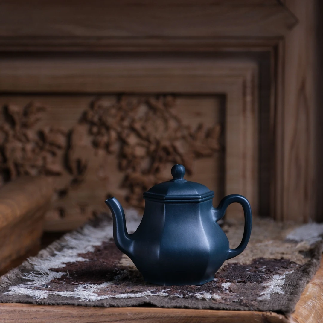 宜兴紫砂全手工民国绿泥六方宫灯壶