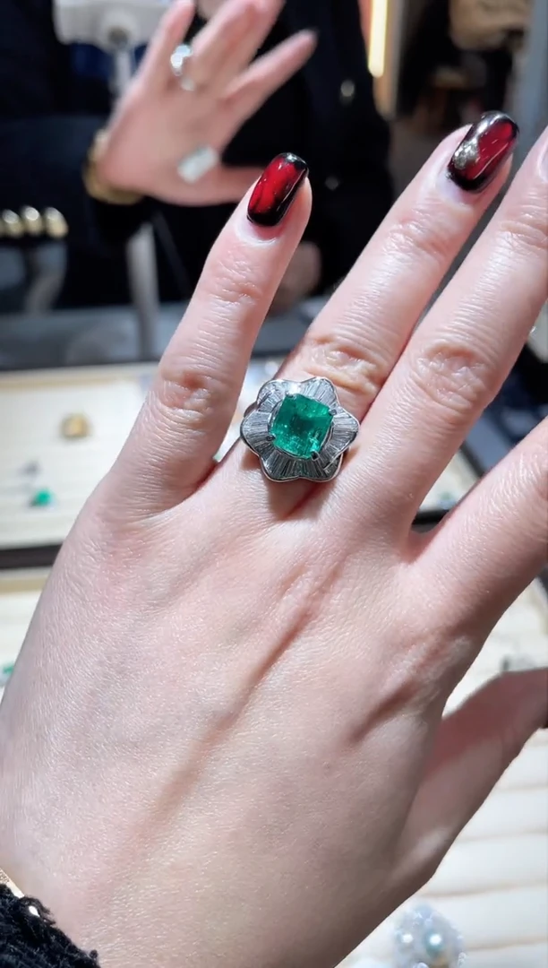 【闪购商品】祖母绿戒指铂Pt900镶嵌3.75ct