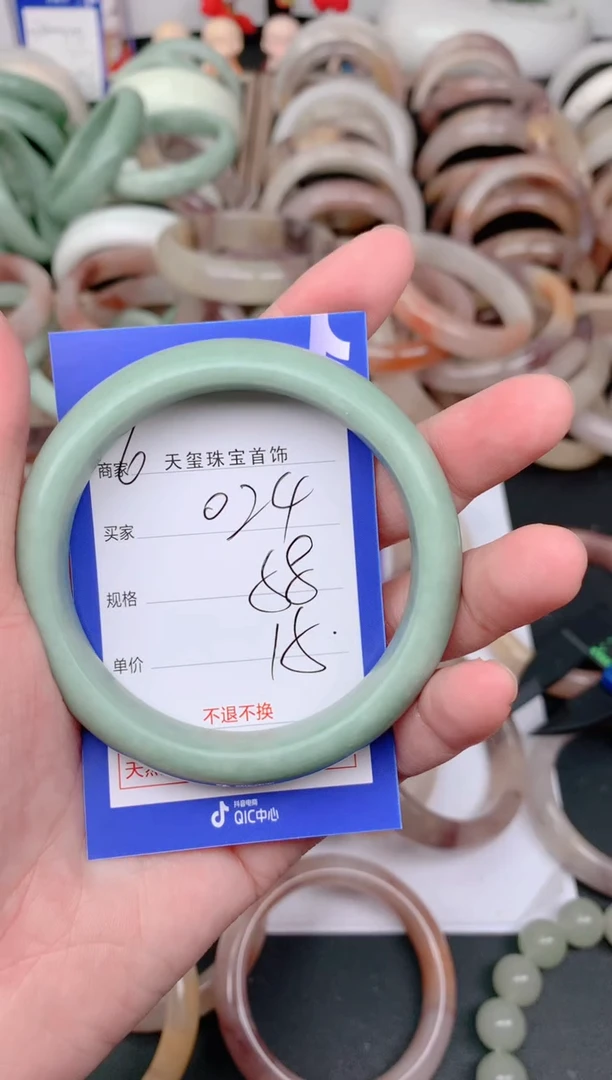 未镶嵌手镯石英质玉024