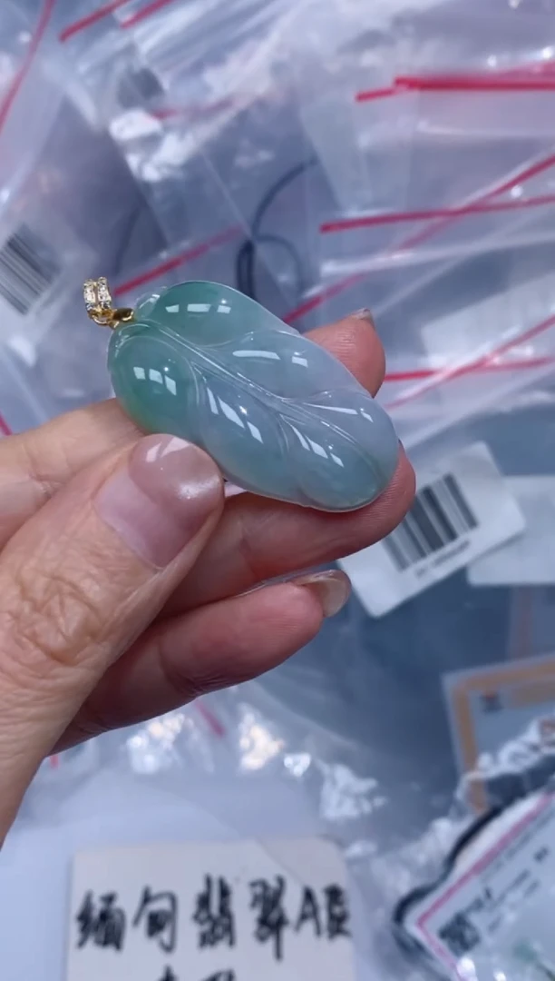 颈饰银S925镶嵌翡翠吊坠