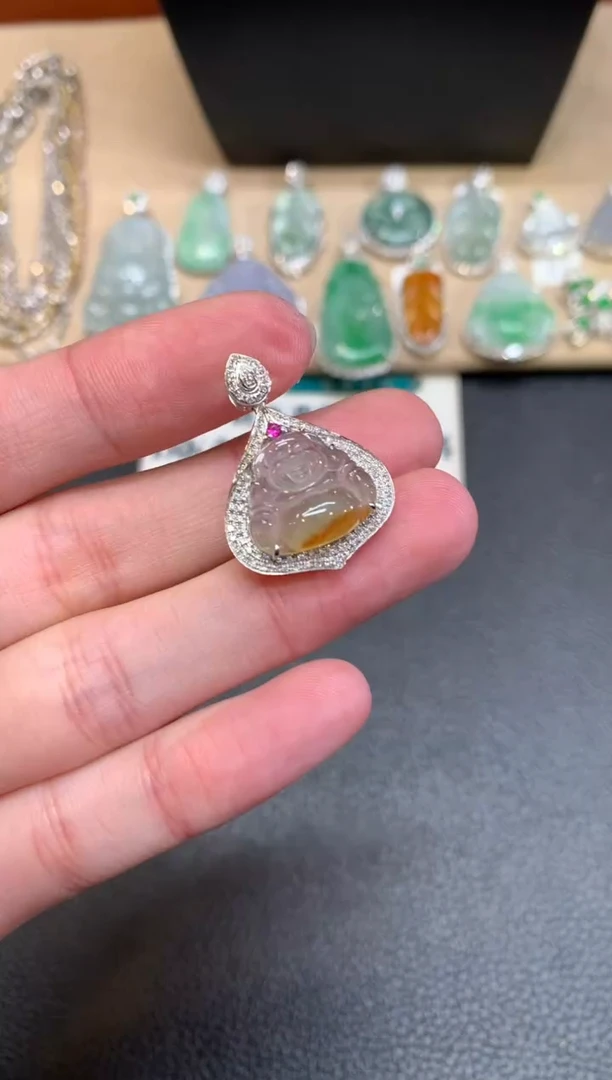 【闪购商品】翡翠颈饰18K金镶嵌佛公【无服务费】