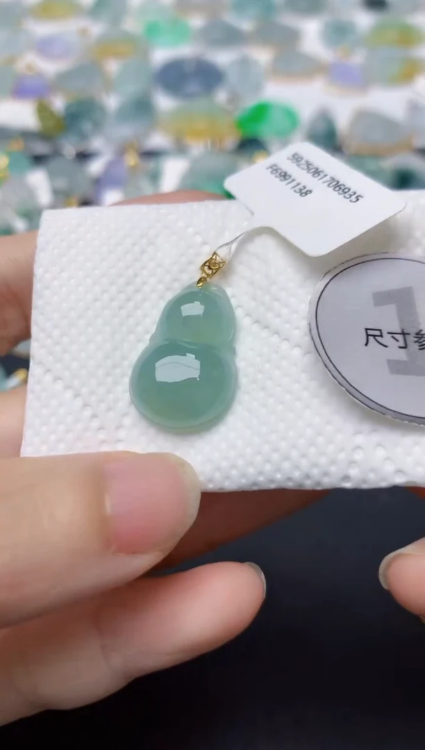 翡翠18K金镶嵌颈饰天然缅甸A货翡翠