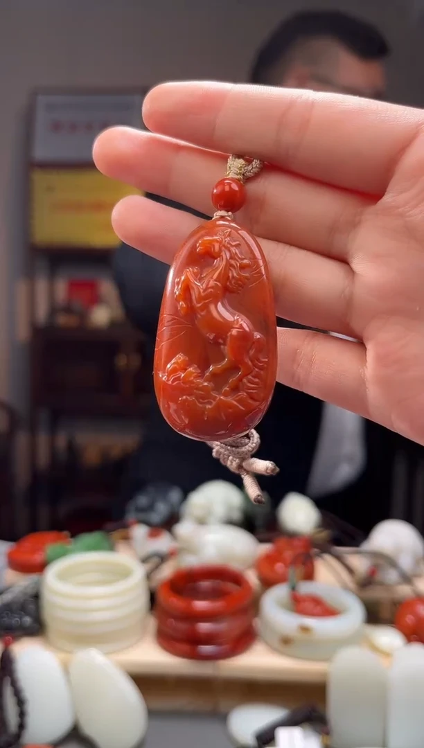颈饰未镶嵌南红玛瑙吊坠