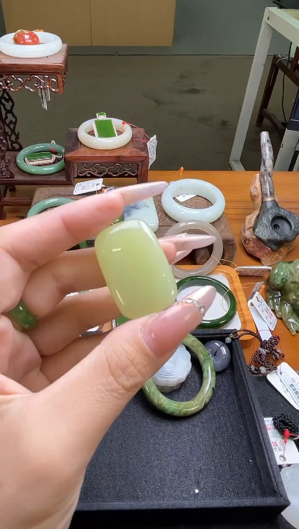 吊坠(不含链)未镶嵌和田玉若羌黄玉 无事牌