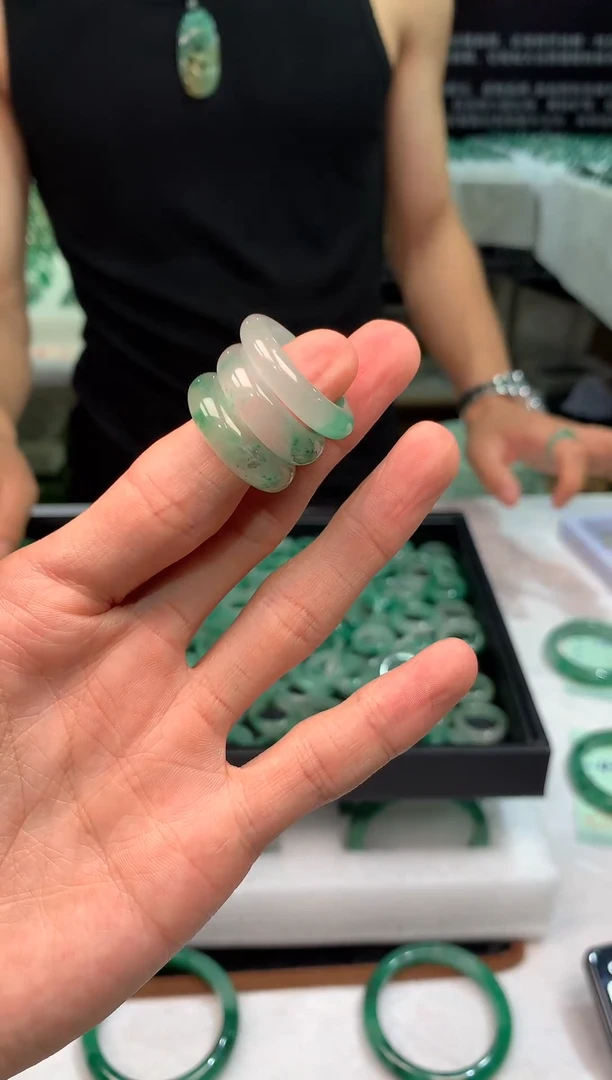 石英质玉戒圈未镶嵌非洲翠挂件多样性发货其一