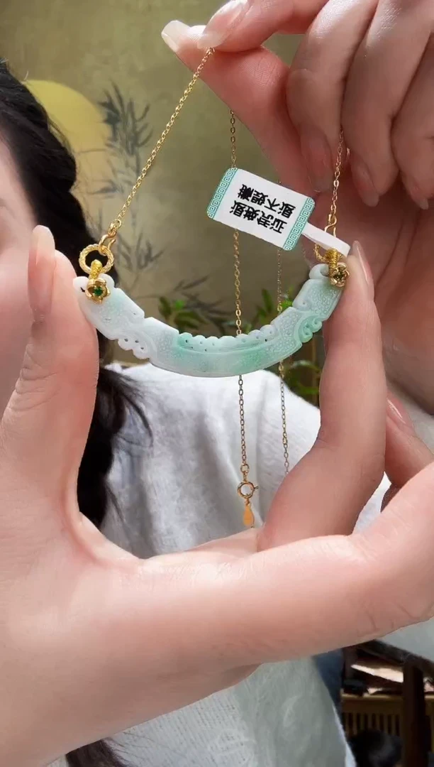 颈饰未镶嵌翡翠吊坠