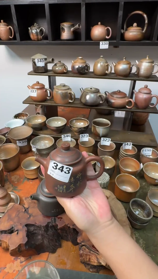 坭兴陶德钟线刻写意壶