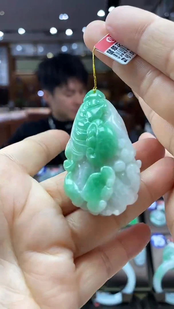 颈饰未镶嵌翡翠白菜
