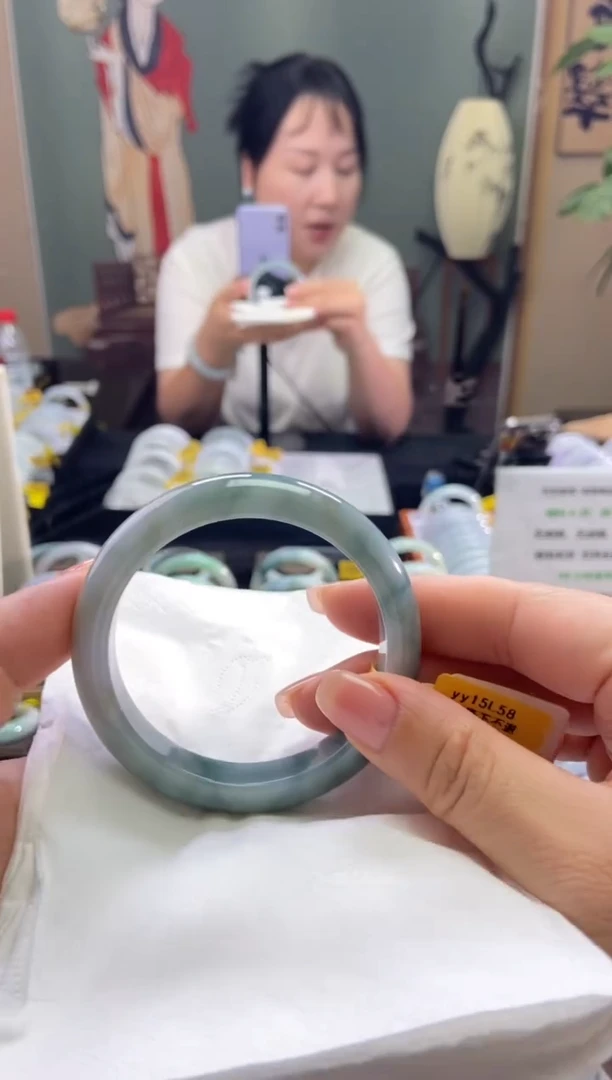 翡翠手镯未镶嵌5758圈口d