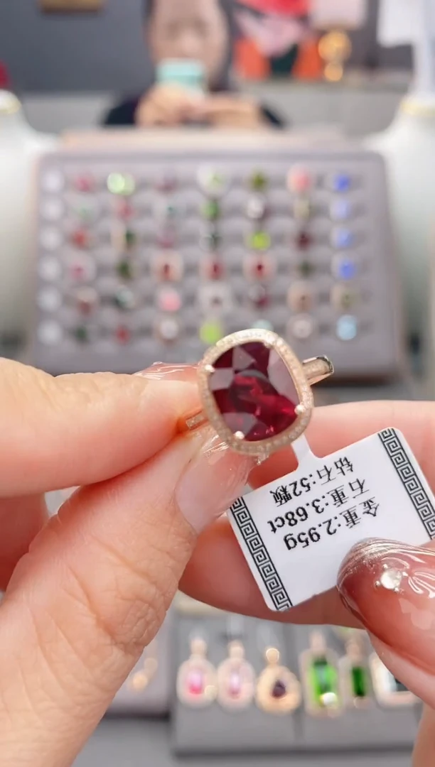 18K金镶嵌戒指碧玺3.68